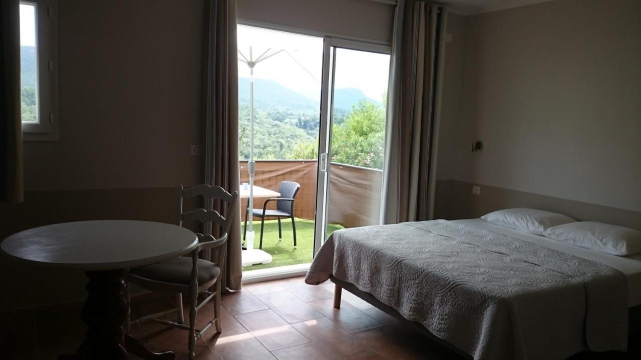 ホテル Au Relais Provencal バニョル・アン・フォレ エクステリア 写真
