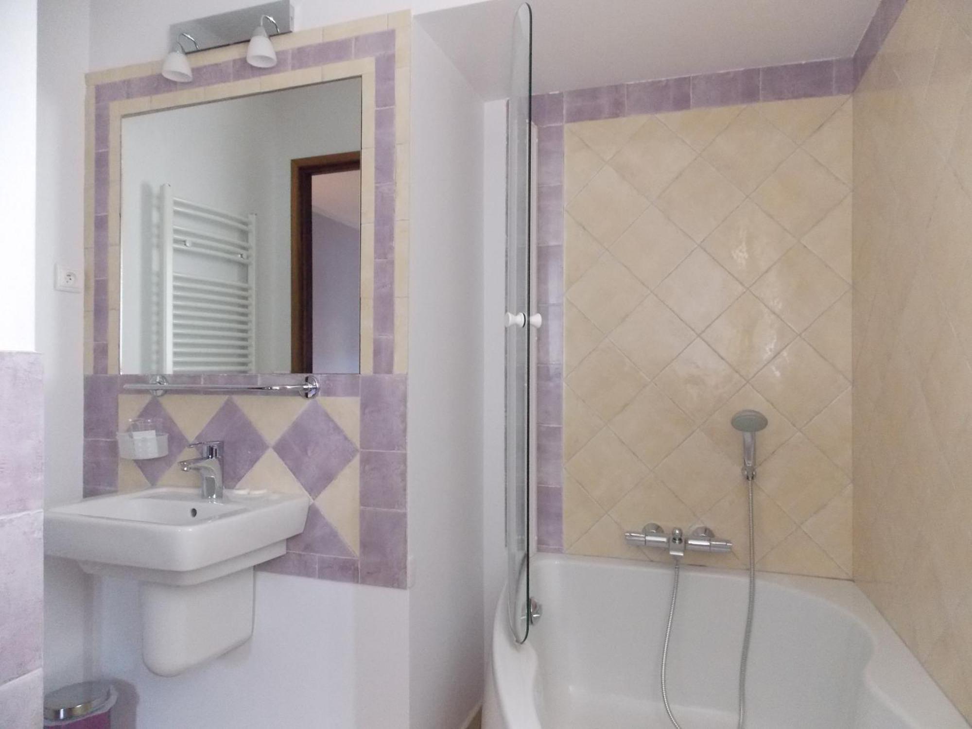 ホテル Au Relais Provencal バニョル・アン・フォレ 部屋 写真