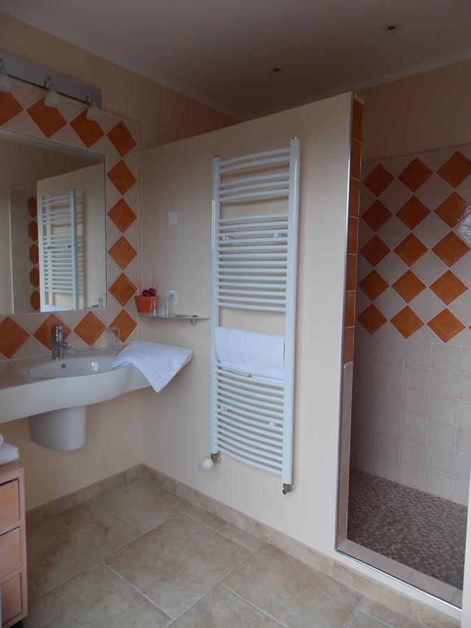 ホテル Au Relais Provencal バニョル・アン・フォレ エクステリア 写真