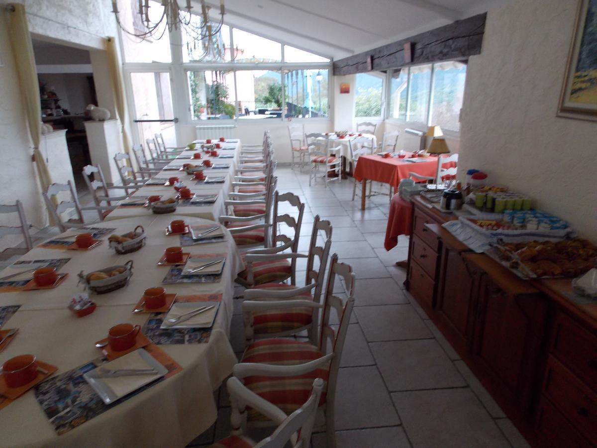 ホテル Au Relais Provencal バニョル・アン・フォレ エクステリア 写真