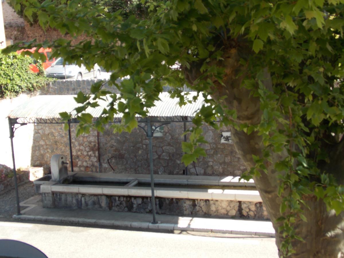 ホテル Au Relais Provencal バニョル・アン・フォレ エクステリア 写真